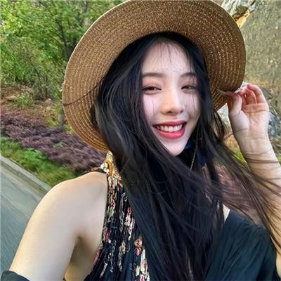 高山上的热气球 海报